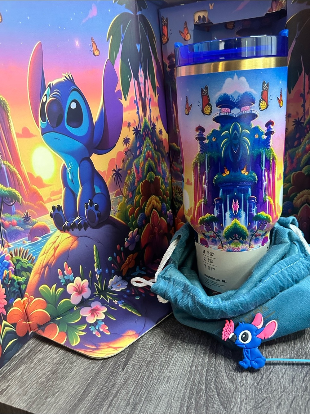 Stanley Blue & Purple Lilo & Stitch Sunset Illustration Box - Picture 4 of 5